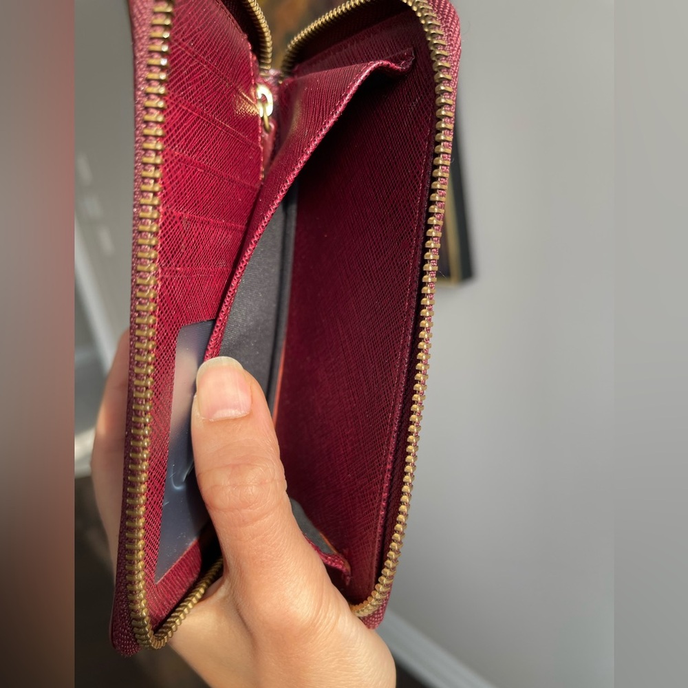 Vintage Roots Valencia wristlet wallet in red/burgundy saffiano-style leather - Picture 11 of 16
